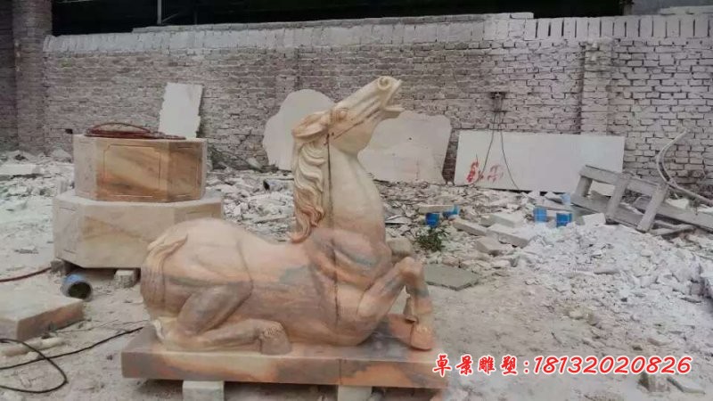 晚霞红卧姿马石雕 