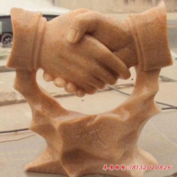 晚霞红握手合作石雕