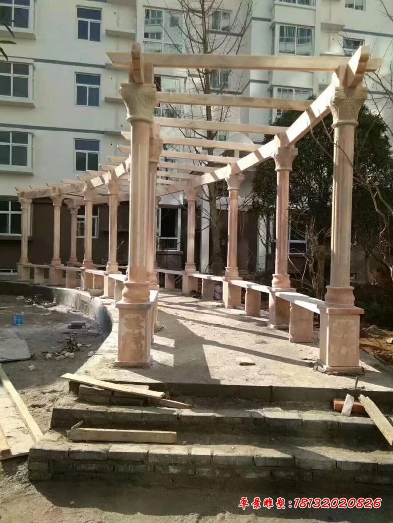 晚霞红小区走廊石雕