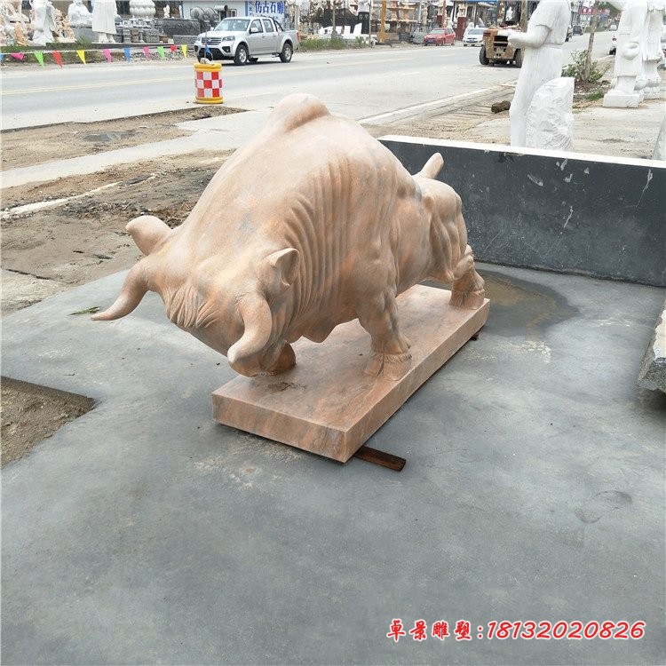 晚霞红开荒牛石雕公园动物雕塑 