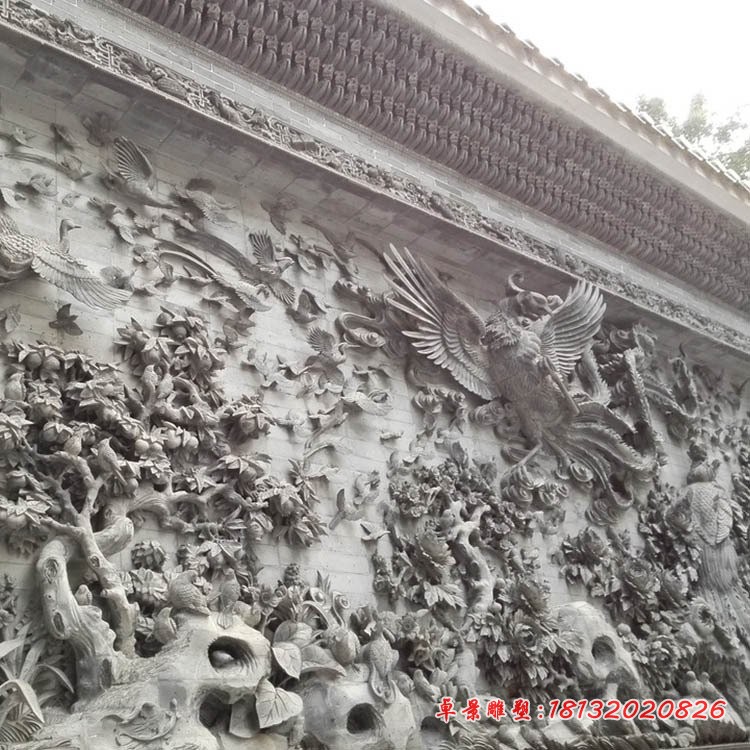 景区白鸟朝凤石浮雕