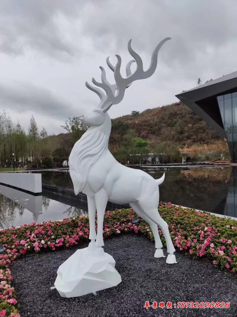 汉白玉大型驯鹿石雕