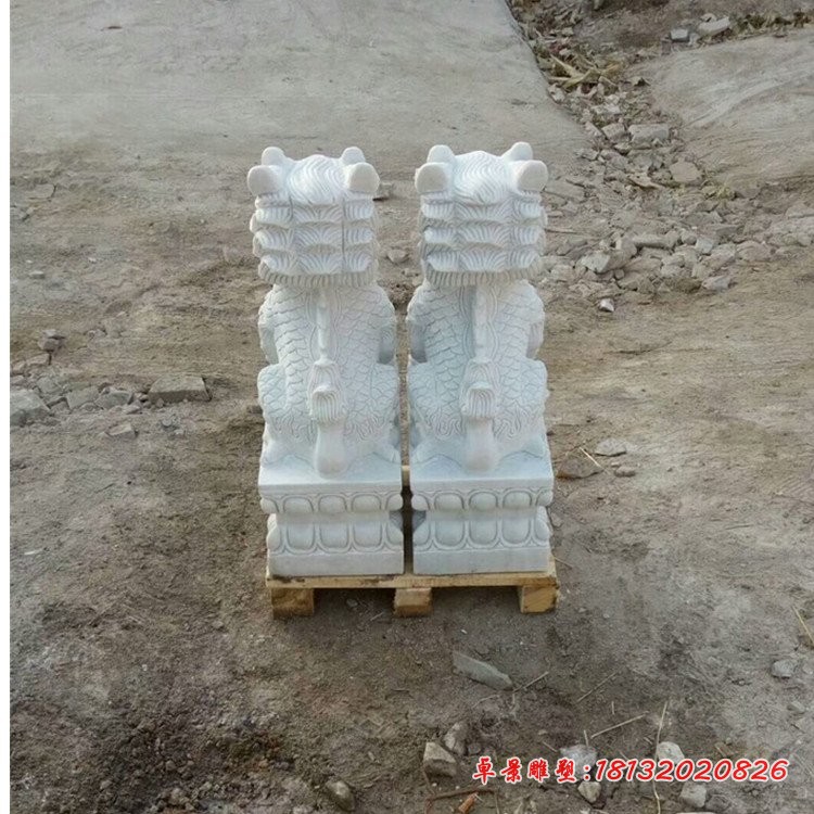 汉白玉蹲坐的小麒麟石雕 (1)