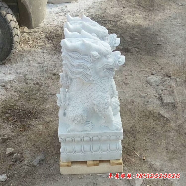 汉白玉蹲坐的小麒麟石雕 (2)