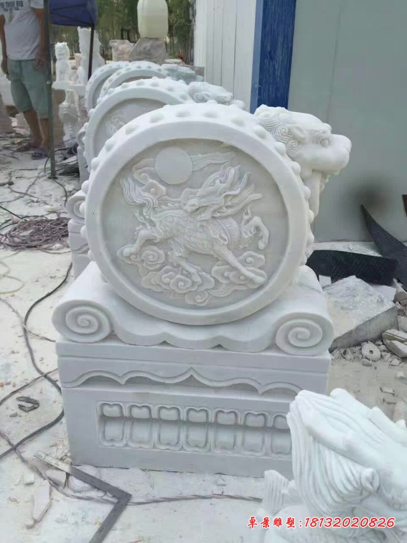 汉白玉麒麟浮雕石门墩 