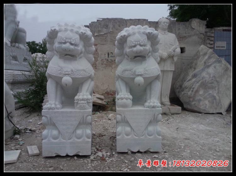 庭院门前汉白玉石雕狮子