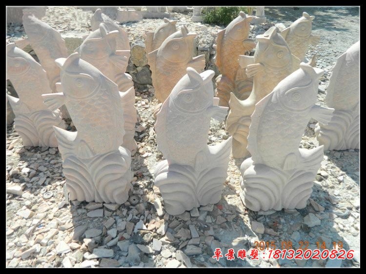 公园晚霞红喷水鲤鱼石雕