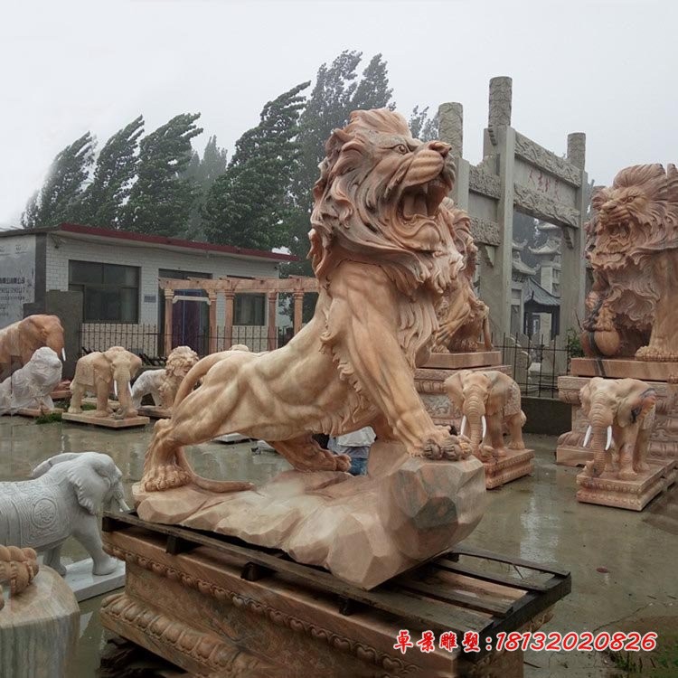 立式西洋吼狮石雕 晚霞红欧式狮子雕塑