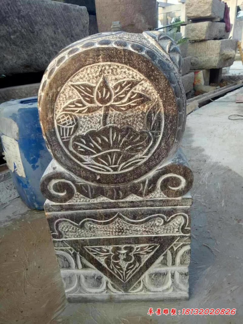 青石仿古荷花浮雕门墩