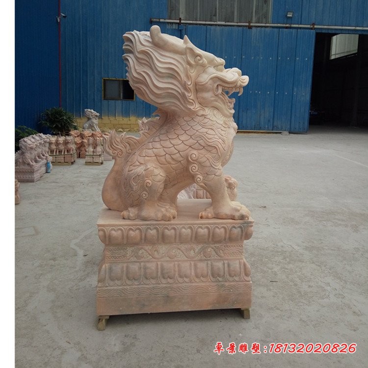 晚霞红蹲坐的踩球麒麟石雕 (3)[1]