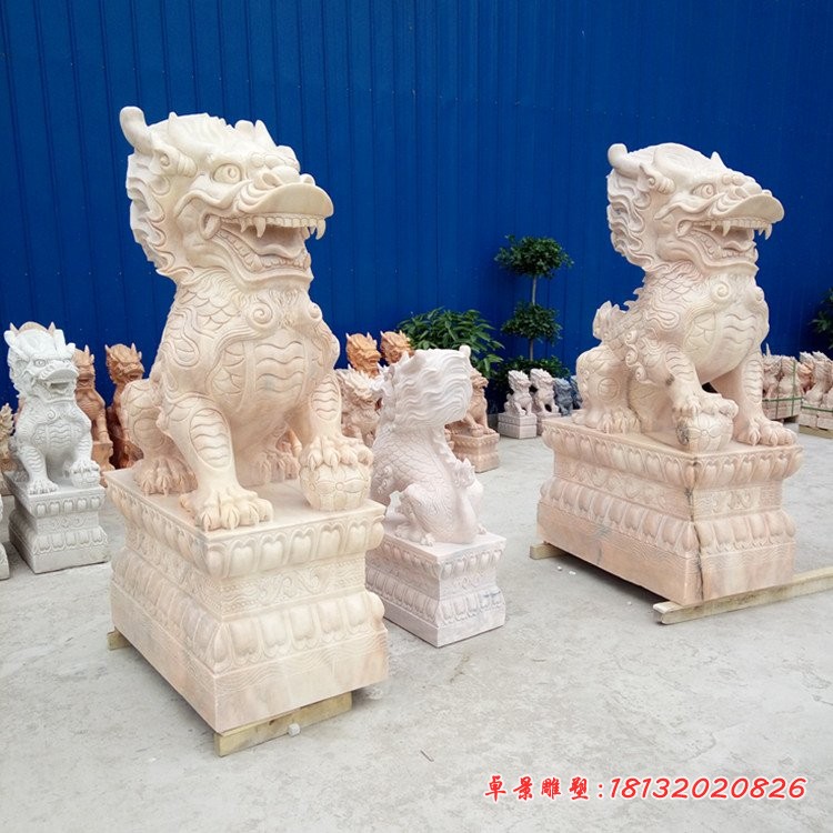 晚霞红蹲坐的踩球麒麟石雕 (4)