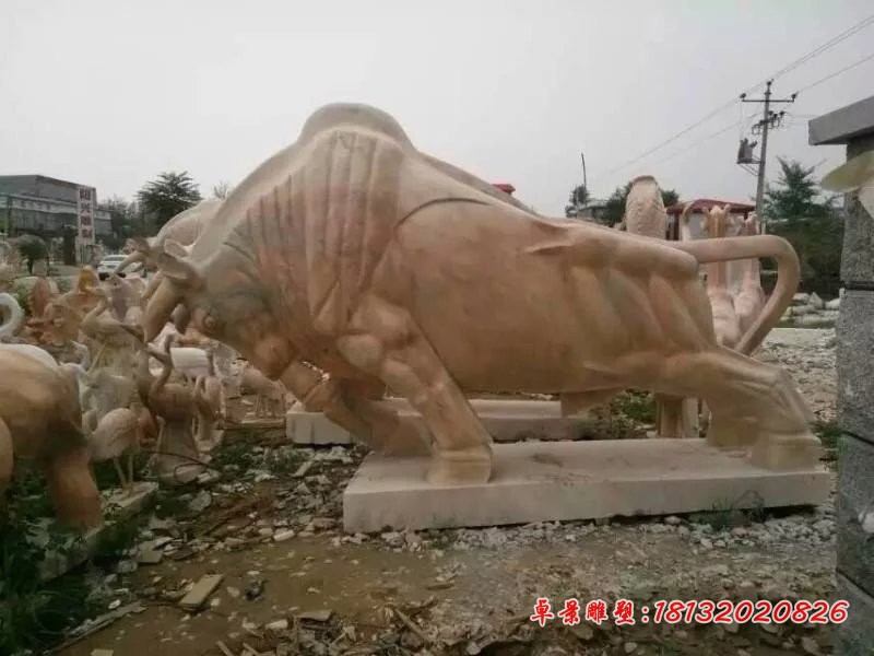 石雕开荒牛晚霞红石雕牛 