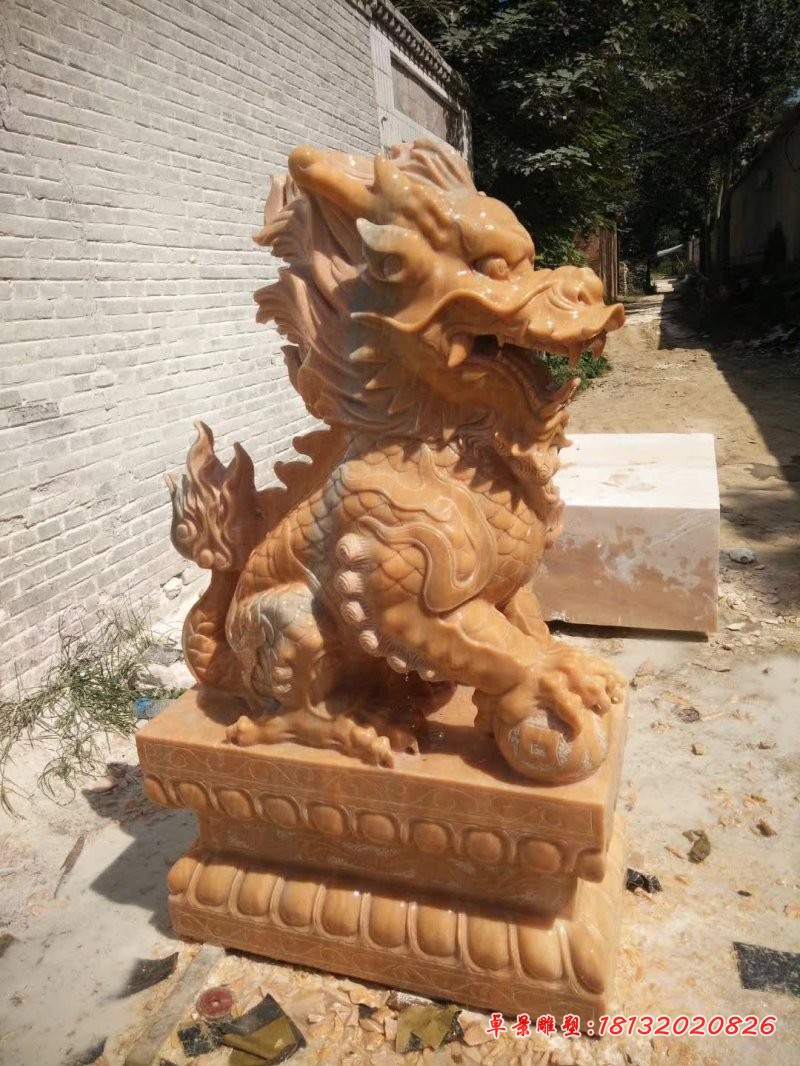 晚霞红踩球麒麟石雕 