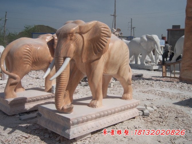 晚霞红大象雕塑公园石雕动物 