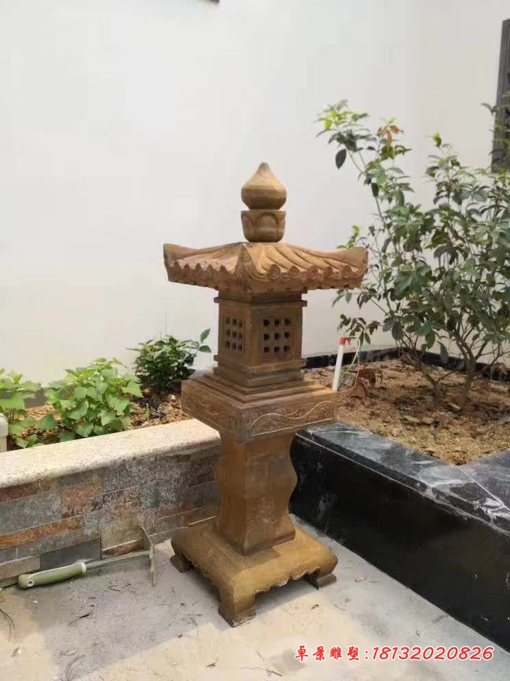 晚霞红镂空石灯雕塑