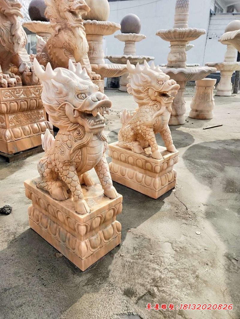 晚霞红石雕麒麟 