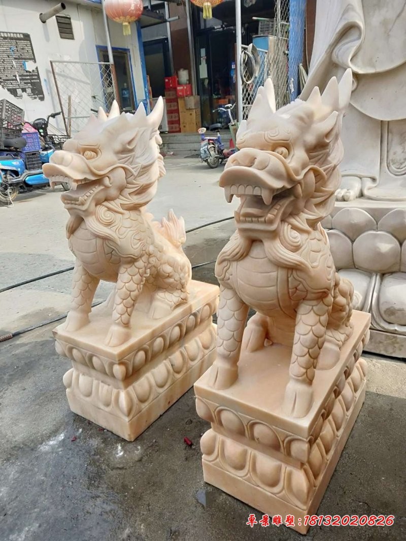 晚霞红石雕麒麟 