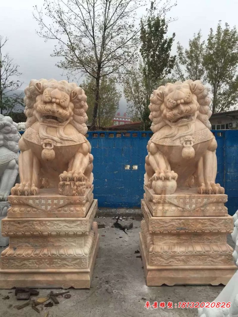 晚霞红狮子石雕