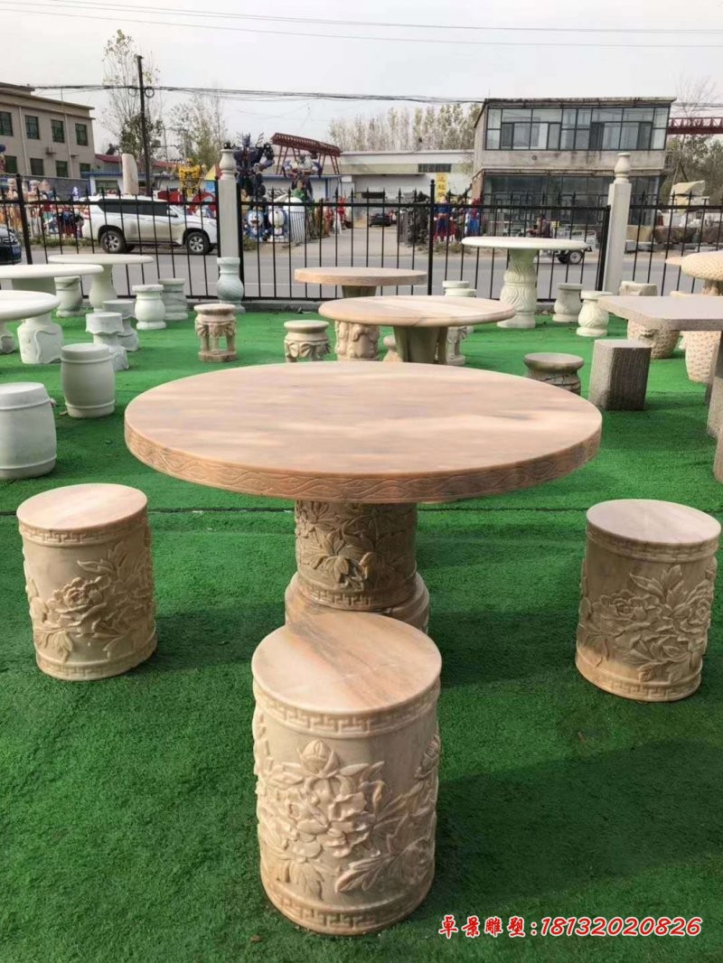 晚霞红圆形石桌凳雕塑