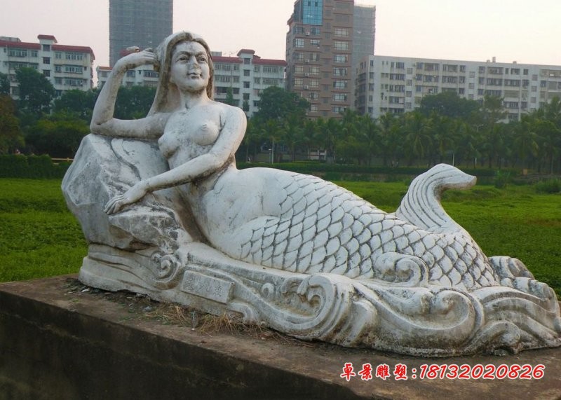 侧卧的美人鱼石雕 公园景观石雕 