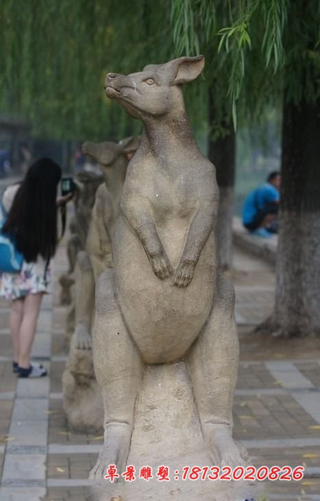 袋鼠石雕 动物石雕 公园景观石雕