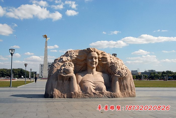 拿着水果的女孩半身像石雕 广场景观石雕