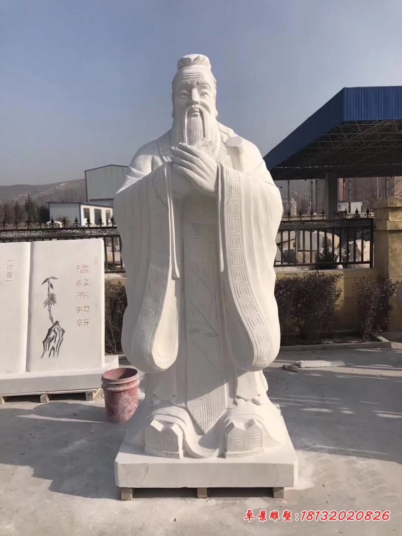 校园古代孔子石雕 (2)