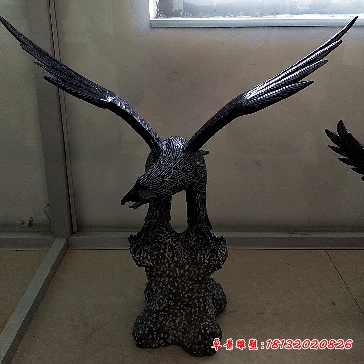 雄鹰展翅石雕，老鹰石雕