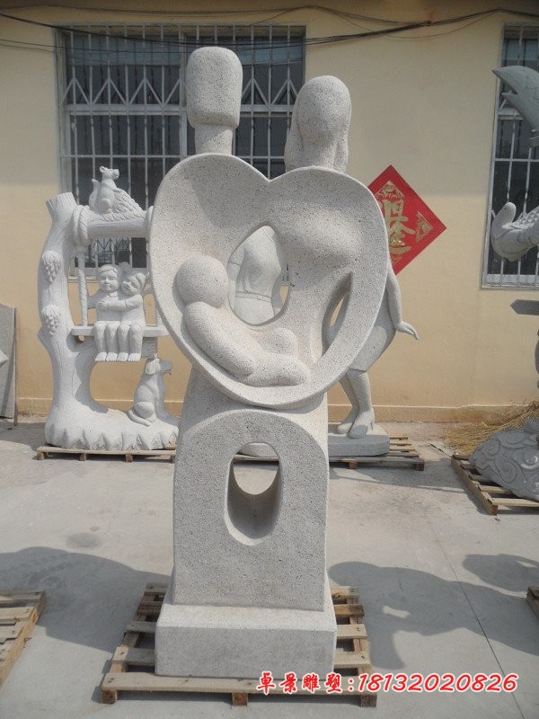 一家三口雕塑公园抽象人物石雕 