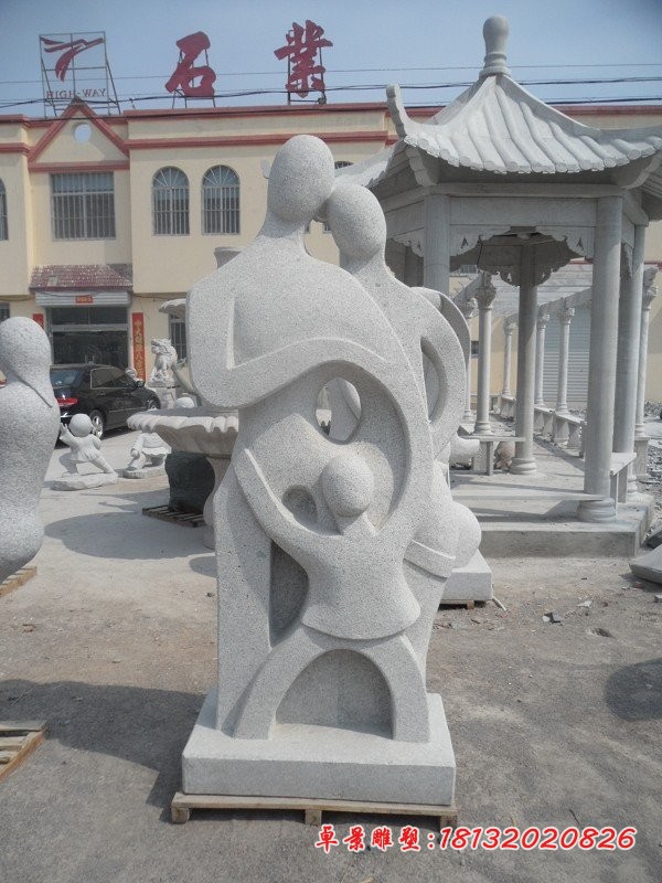 一家三口雕塑公园抽象人物石雕 