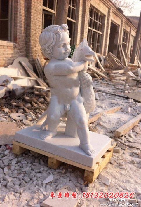 抱着海马的西方小男孩 公园人物石雕