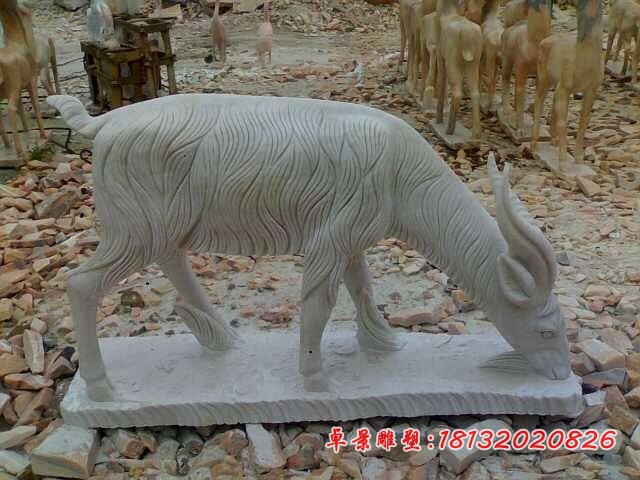 吃草的山羊石雕 公园动物石雕