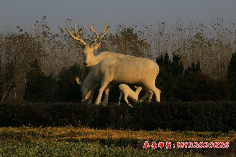 吃奶的小鹿石雕，公园动物石雕