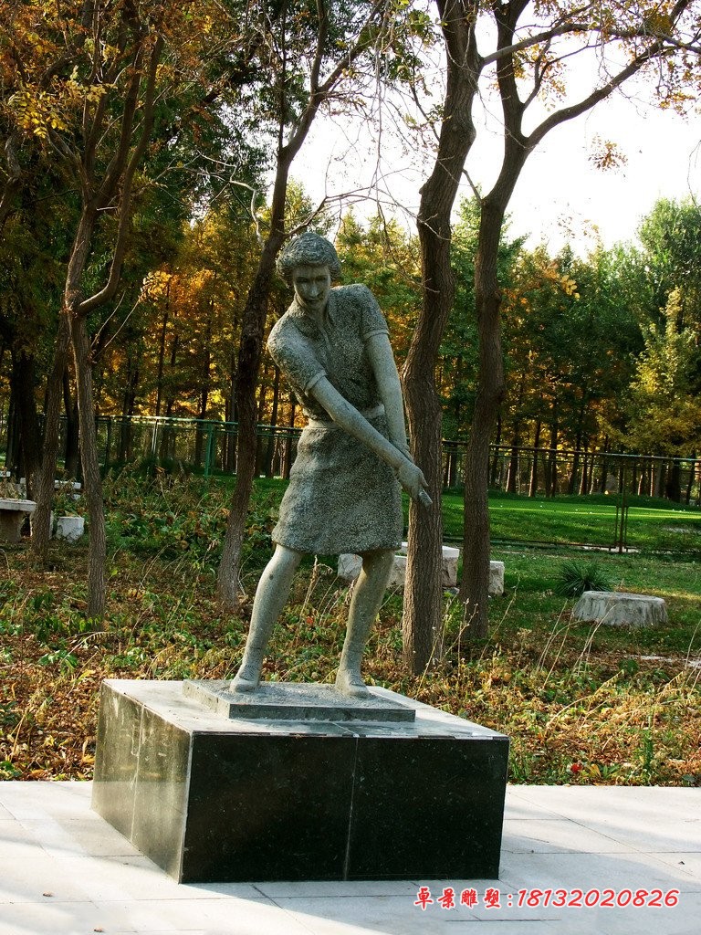 打高尔夫的西方女人石雕，公园人物石雕
