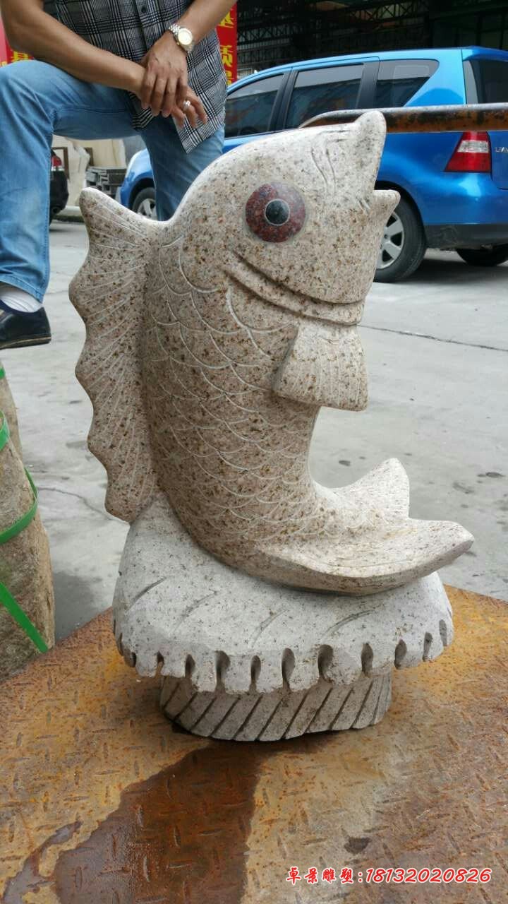 大理石喷水鱼动物石雕