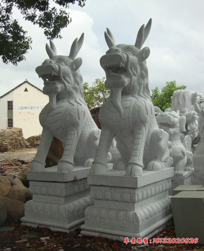 汉白玉麒麟石雕，门口麒麟石雕