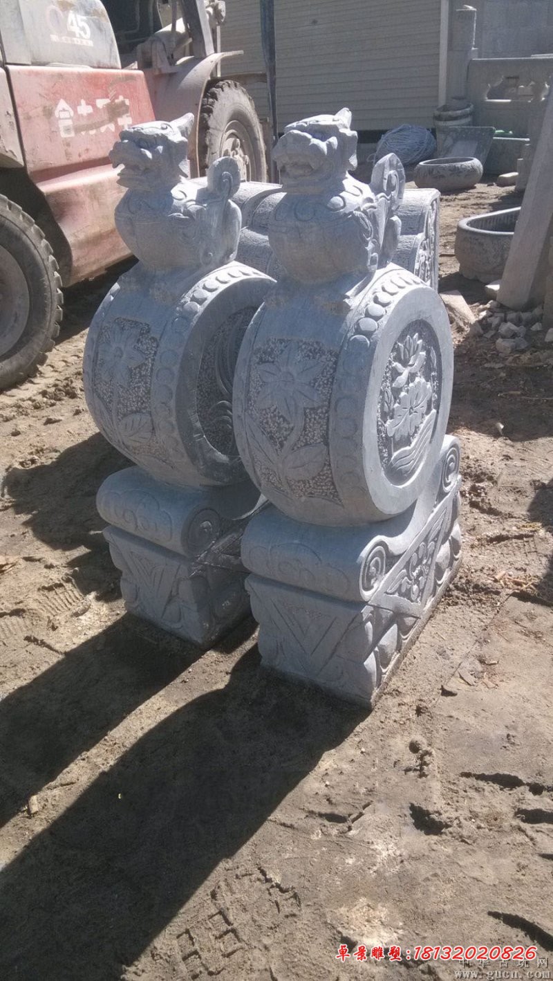 荷花浮雕门墩 大理石狮子抱鼓石