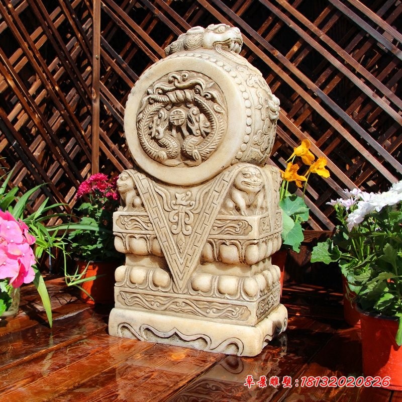 龙浮雕门墩门口抱鼓石