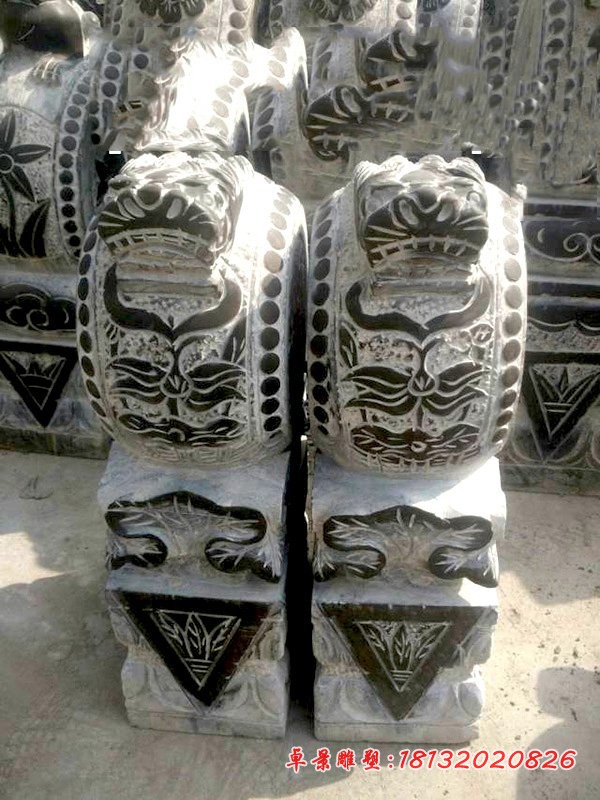 青石仿古狮头门墩，门口抱鼓石