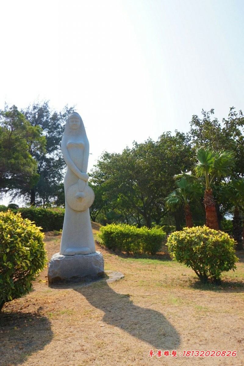 少数民族女孩石雕，公园人物雕塑