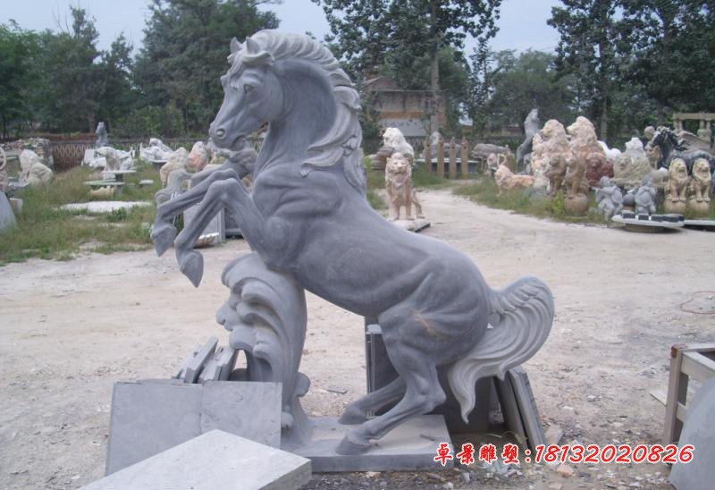 石雕奔马，公园动物石雕