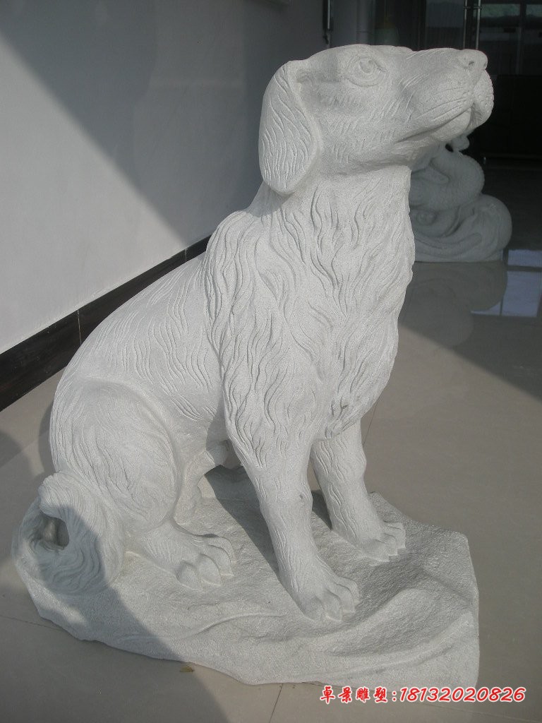 石雕狗，公园动物雕塑