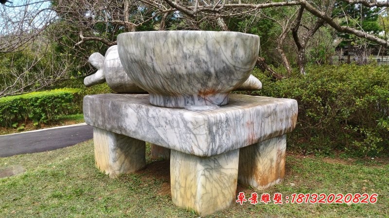 石雕胡萝卜和碗，公园景观石雕