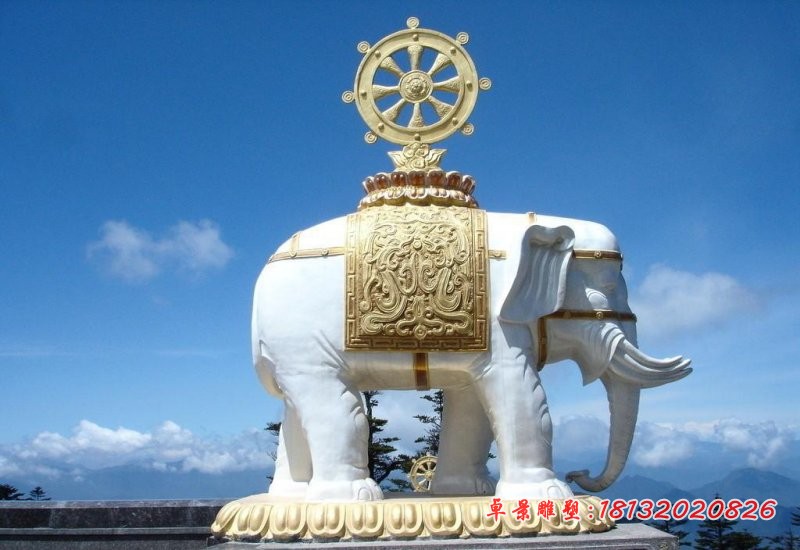 驮着船舵的石雕大象，门口大象雕塑