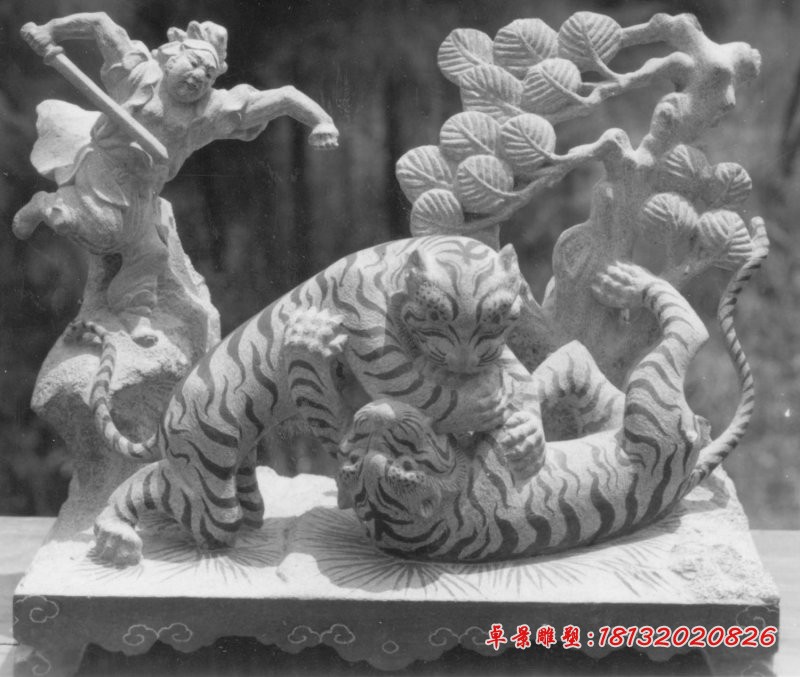 玩闹的小老虎石雕，公园动物石雕