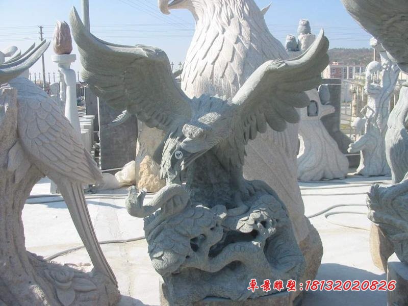 大理石老鹰和蛇雕塑公园动物石雕