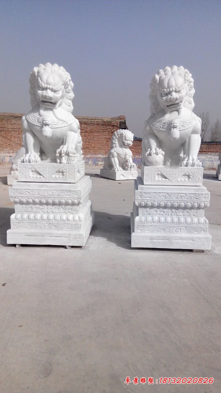 汉白玉踩球北京狮,坐式看门石狮子