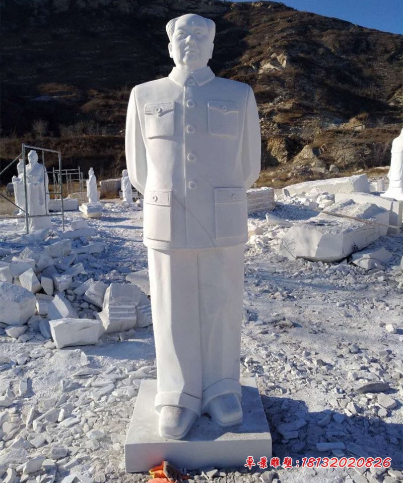 背手的毛主席石雕，汉白玉伟人