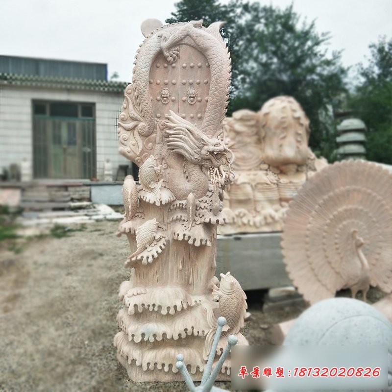 鲤鱼跃龙门石雕，晚霞红石雕