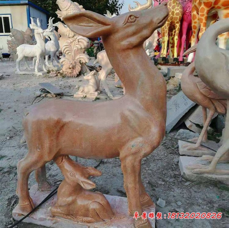 母子鹿石雕，晚霞红石雕鹿 